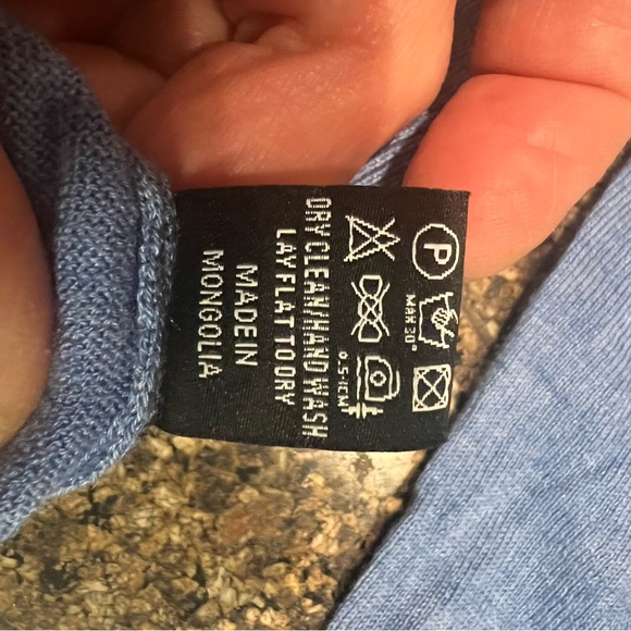 Cashmere/ silk NWT SIZE XL (fits like a large) cashmere/ silk beauty. - Picture 9 of 14